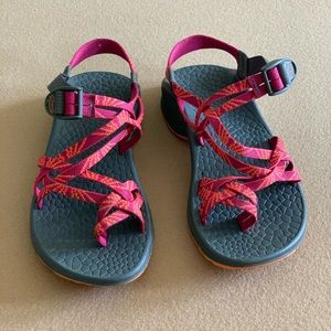 Women’s Chacos size 9